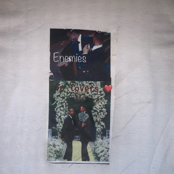Enemies to lovers graphic tee - Picture 2 of 3